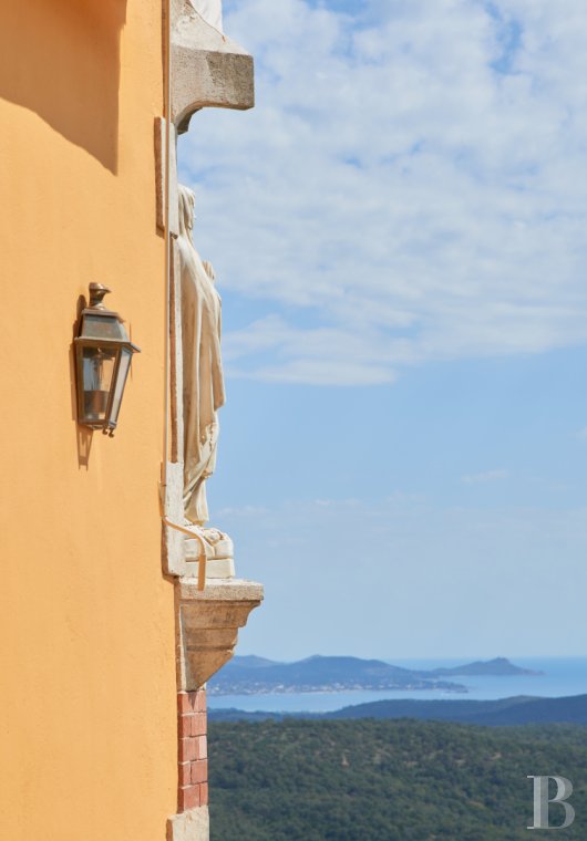 An Italian-inspired villa towering over the horizon and the sea, in the commune of Sainte-Maxime, in the Var department - photo  n°43